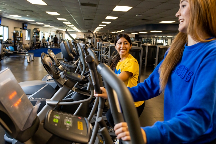 Two students working out in the Swinney Recreation Center.